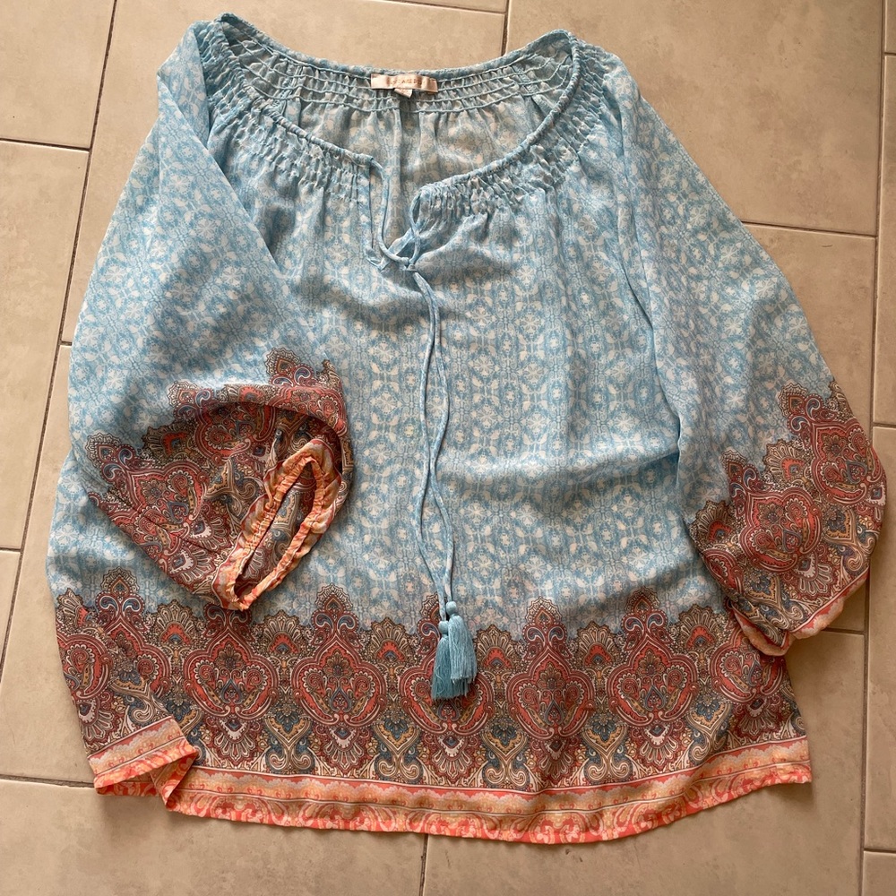 Size small three-quarter sleeve blouse, EUC